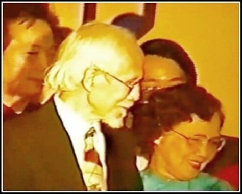 NS Thẩm Oánh sinh hoạt với nhóm Văn Nghệ Nhà Nam - Noel 1992.