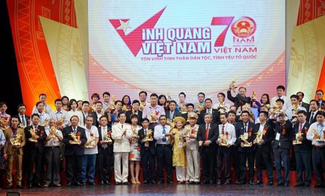 Thầy bói Huỳnh là 1 trong 70 cá nhân đơn vị được trao Tượng vàng Thánh gióng