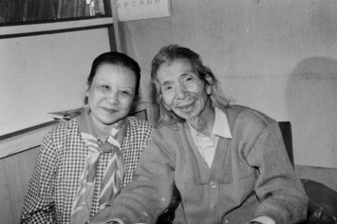 Cố nhạc sĩ Văn Cao bên cạnh vợ - mối tình duy nhất, bà Nghiêm Thúy Băng.