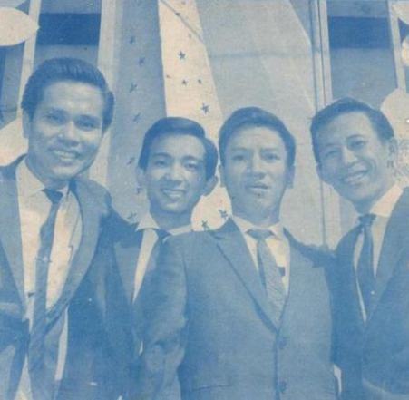 Ảnh ban nhạc Khánh Băng – Phùng Trọng từ trái sang phải: Khánh Băng (guitar) – Duy Khiêm (bass), Phùng Trọng (trống), Nguyễn Ánh 9 (Piano) chụp khoảng năm 1966-1967.