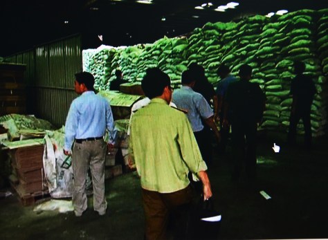 Kiểm tra kho hàng của Cty Thuận Phong