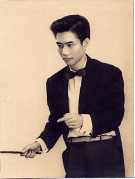 Nhạc sĩ Nguyễn Văn Đông thời trẻ.