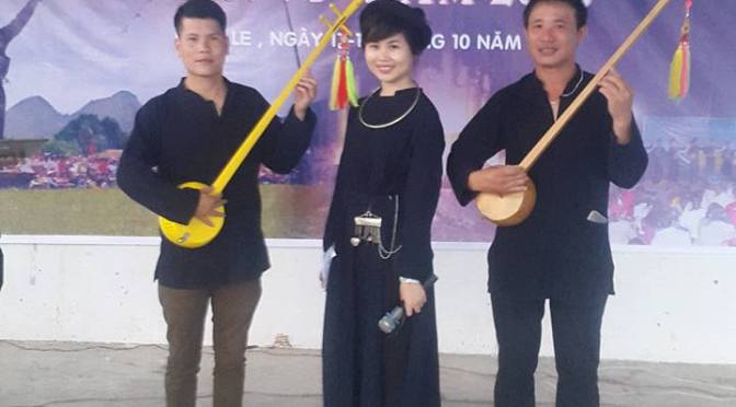 Áo chàm trẩy hội giữa Sài Gòn – Ảnh sinh hoạt hằng ngày – Nov. 12, 2015