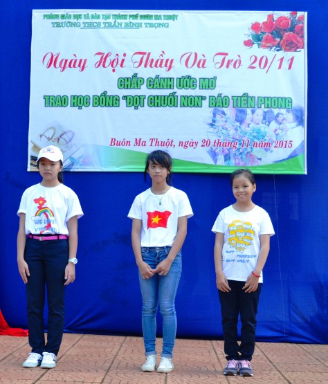 Ba em được nhận học bổng Đọt chuối non của Báo Tiền Phong