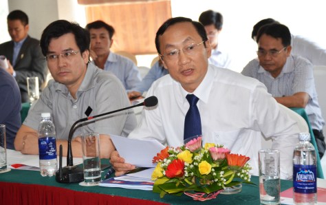 Ông Đặng Ngọc Sơn giám đốc Sở NN&PTNT Hà Tĩnh trả lời chất vấn (1)