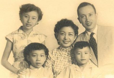 Ban Tuổi Xanh do hai nghệ sĩ Phạm Ðình Sĩ và Kiều Hạnh phụ trách.