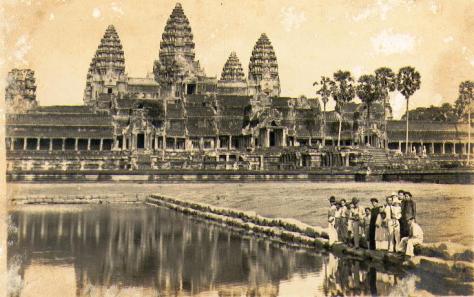 Gia đình Pham Xuân Trang - Ðế thiên đế thích 1938.