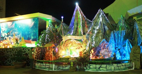 Hang đá tái hiện cảnh Chúa giáng sinh