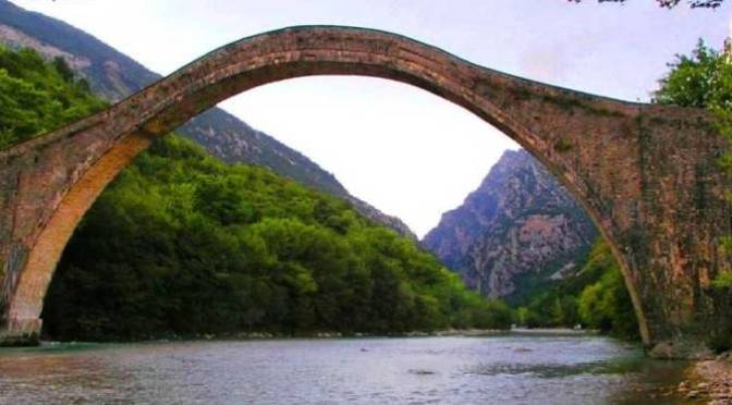 Giêsu, cầu nối giữa con người và Thượng đế