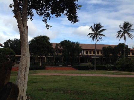 2/ Ảnh Mặt trước của Tu viện Nữ Vương Hòa Bình _ Bmt.