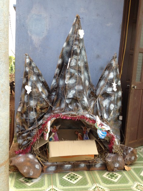 Hang đá gia đình bố mẹ Miết