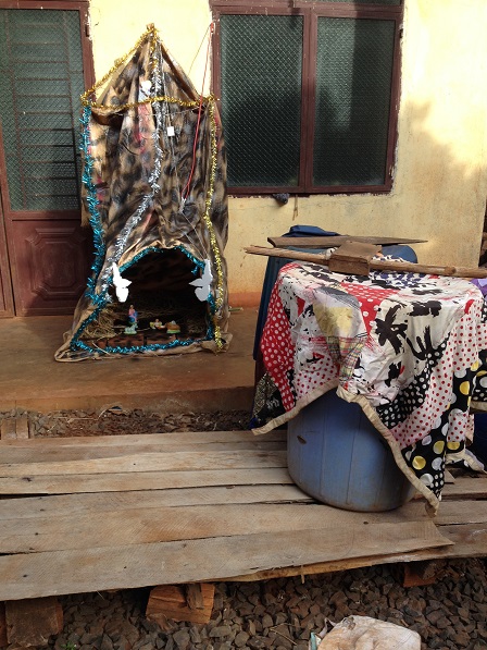 Hang đá gia đình ông Lê