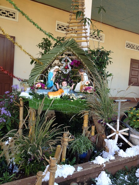 Hang đá khu nhà vãng lai Dòng NVHB (1)