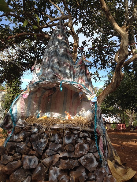 Hang đá làng phung Ea Lân