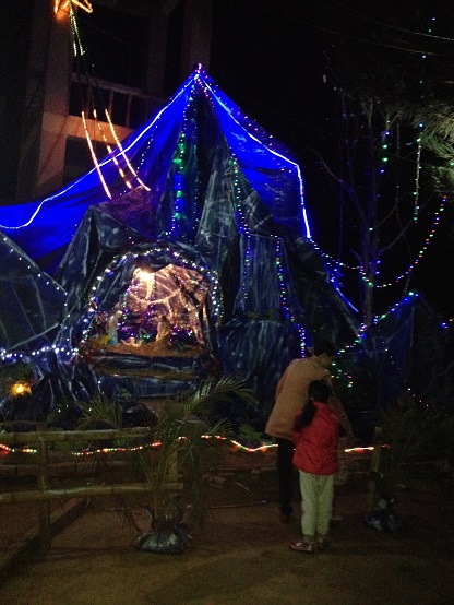 Hang đá thi giáo xứ Thuận Hiều (1)