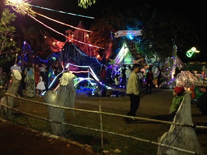 Hang đá thi giáo xứ Thuận Hiều (10)