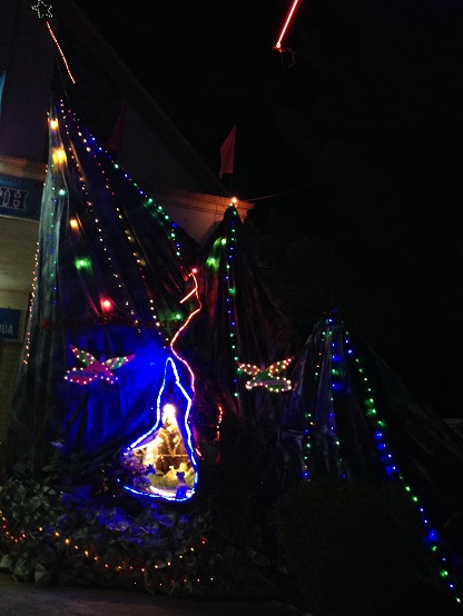 Hang đá trong nhà thờ Thuận Hòa