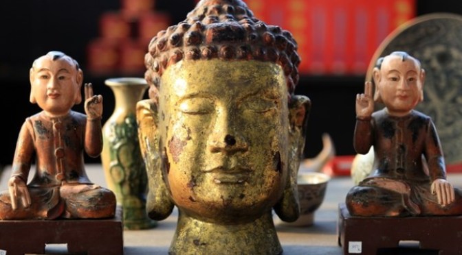 Những ông Phật xa dân