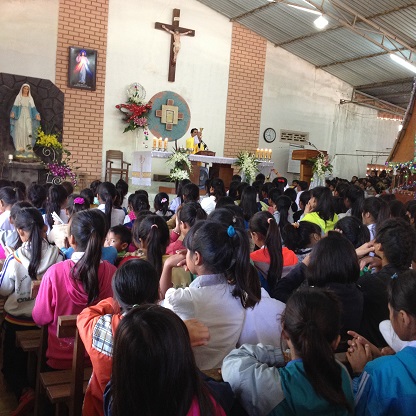 1/ Ảnh trong giờ Thánh lễ Thiếu nhi tại giáo xứ Buôn Hằng