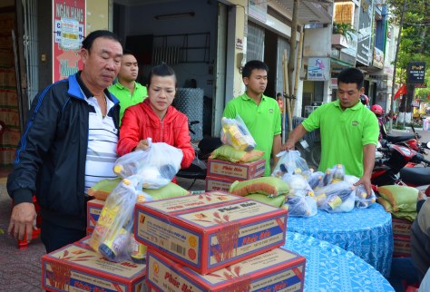 Ông Lấn con dâu và các con trai đều tích cực tham gia