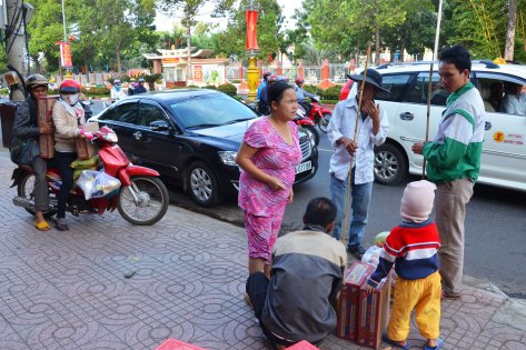 Phương tiện chở quà về là xe ôm