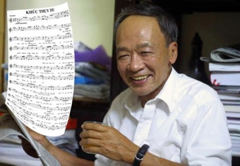 Nhà thơ Du Tử Lê và bài hát Khúc thụy du của nhạc sĩ Anh Bằng - Ảnh: Nguyễn Đình Toán.