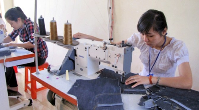 Một em gái có ý chí và hiếu học