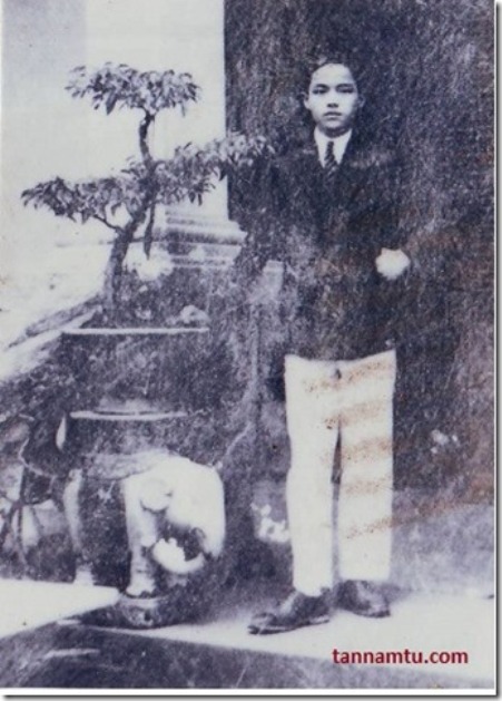 Thi sĩ Nguyễn Nhược Pháp - năm 1923.