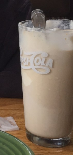 Ly “Root Beer Float” (Xá Xị Kem).