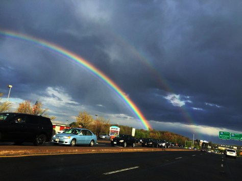 Sắp đến đèn thứ ba. Góc bên phải Cầu vồng đôi.