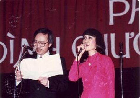 Cung Tiến và Quỳnh Giao trong đêm nhạc Phạm Ðình Chương. (Hình: Quỳnh Giao cung cấp)