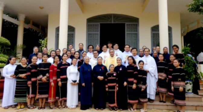 Tiếng Kinh ở Buôn Làng