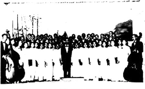 Ca đoàn Hồn Nước và Nhạc trưởng Hải Linh.