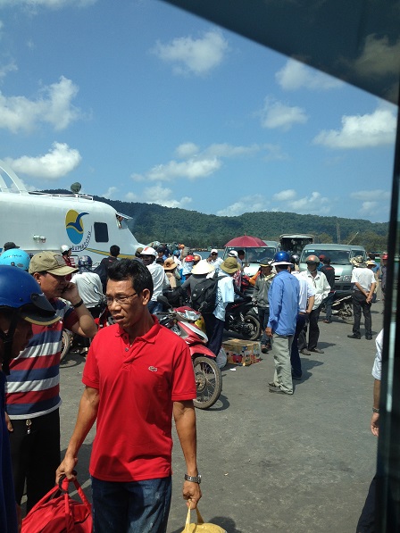 Quang cảnh trên bến cảng Phú Quốc khi tàu vừa cập bến.