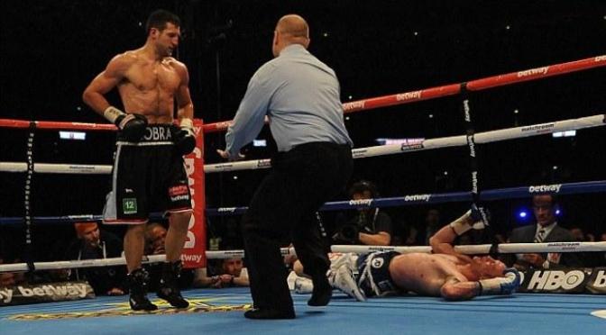 Đứng dậy sau khi bị đấm ngã