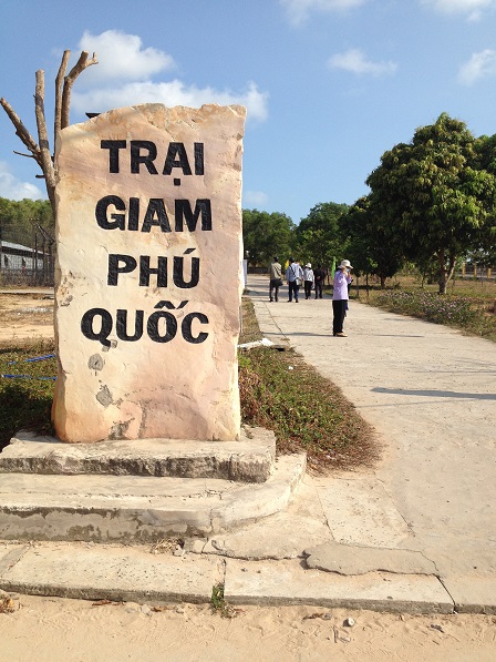 Cổng dẫn vào trại giam Phú Quốc