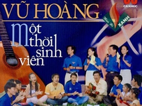 Nhạc sĩ Vũ Hoàng và sinh viên tình nguyện.