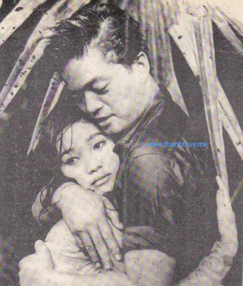 Nguyễn Long với Mai Ly trong phim "Mưa Lạnh Hoàng Hôn" (1961).