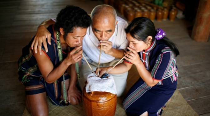 Uống rượu cưới