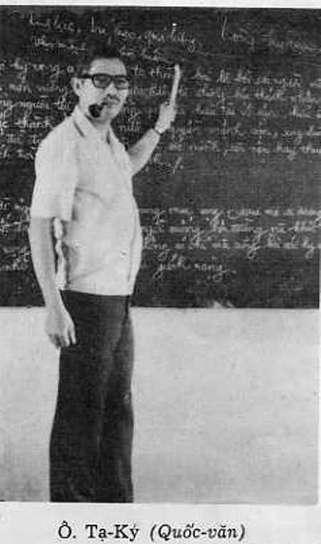 Thi sĩ Tạ Ký thời dạy Quốc văn.