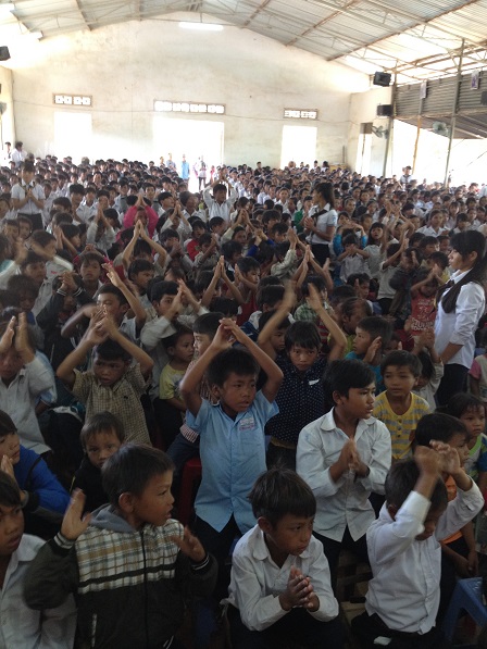 Ngày Quốc tế thiếu nhi 2016 các em thiếu nhi Buôn Hằng sau thánh lễ sinh hoạt vui chơi.