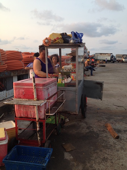 Xe bán bánh mì trên bến cảng An Thới Phú Quốc