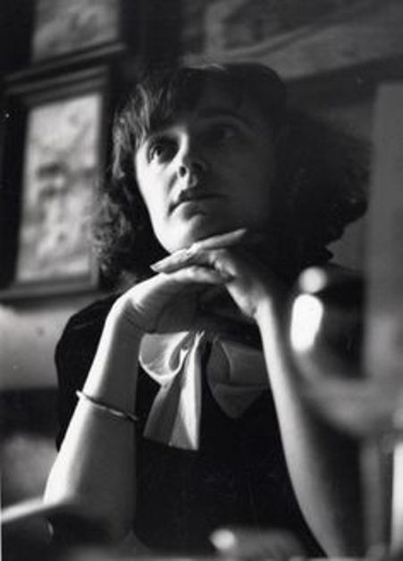 Ca nhạc sĩ Édith Piaf thời trẻ.