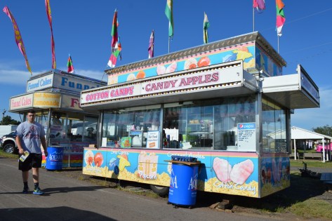 Kios Cotton candy và Candy apple.