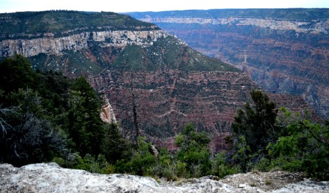 Tiếp nối bên trái North Rim.