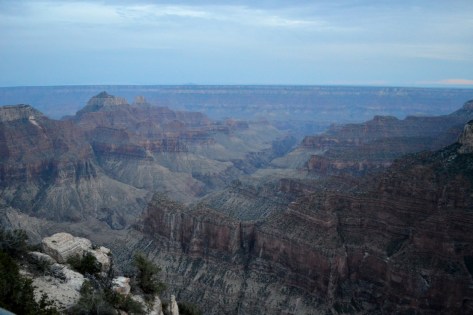 Toàn cảnh bên phải North Rim Canyon.