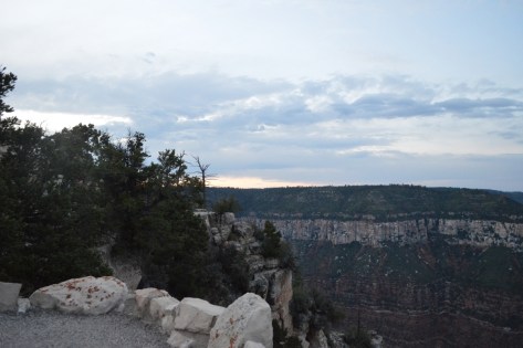 Mặt trời sắp lặn rồi.