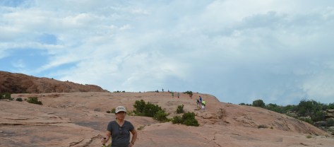 Leo lên mình thấy coi bộ dễ hơn. Nhưng leo xuống thì mới chăm lắm đây. Trợt chân như không ý.