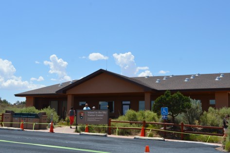 Canyonlands Visitors Center (Trung Tâm Phục Vụ Du Khách).