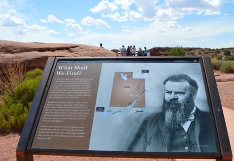Thông tin về ông John Westly Powell, người đầu tiên khám phá sông Green River và Canyonlands.